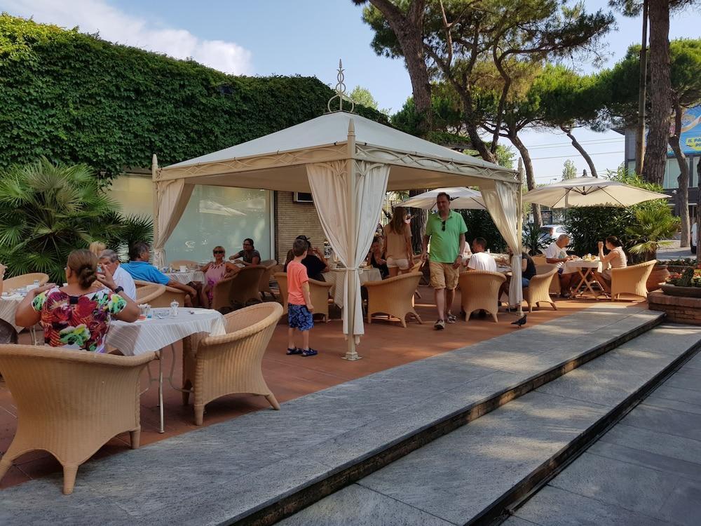 Villa Adriatica Ambienthotels Rimini Bagian luar foto