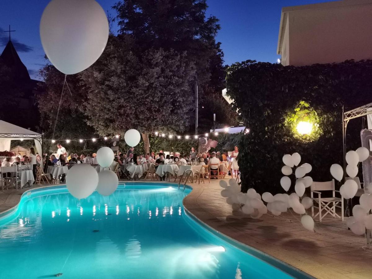 Villa Adriatica Ambienthotels Rimini Bagian luar foto