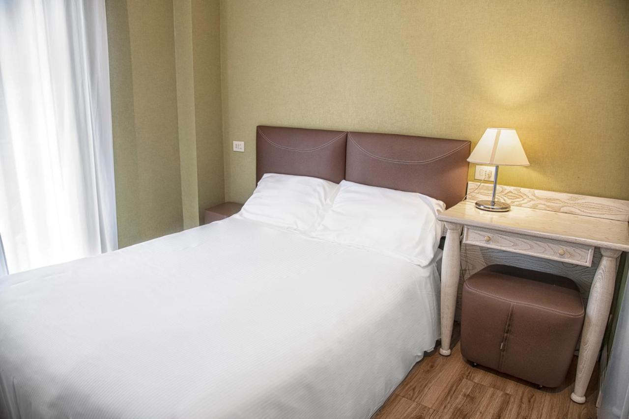 Villa Adriatica Ambienthotels Rimini Bagian luar foto