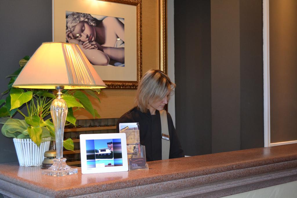 Villa Adriatica Ambienthotels Rimini Bagian luar foto